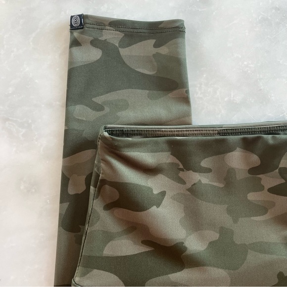 Onzie Moss Camo Leggings. High waist. Army green. S/M - Picture 6 of 13